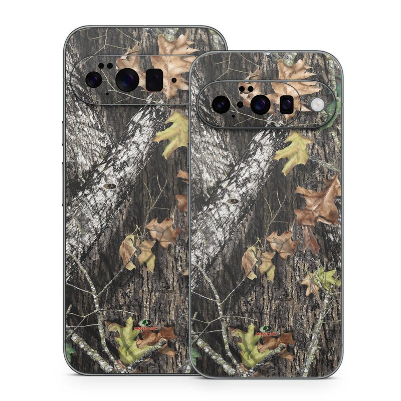 Google Pixel 10 Series Skin design of Leaf, Tree, Plant, Adaptation, Camouflage, Branch, Wildlife, Trunk, Root, with black, gray, green, red colors