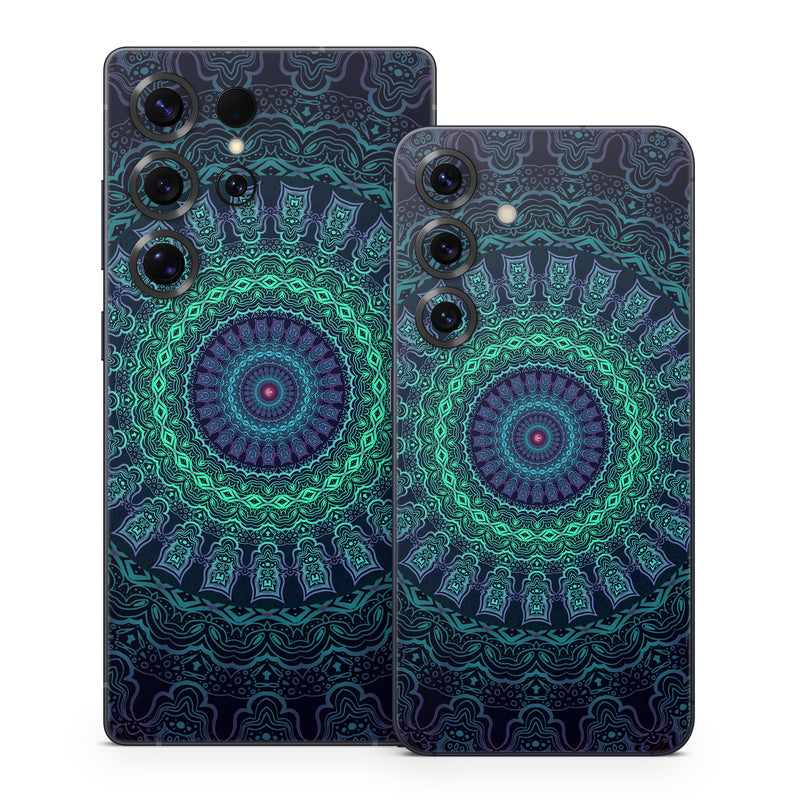 Samsung Galaxy S25 Series Skin design of Colorfulness, Blue, Green, Pattern, Teal, Turquoise, Art, Electric Blue, Aqua, Circle, Majorelle Blue, Visual Arts, Fractal Art, Design, Symmetry, Psychedelic Art, Graphics, Kaleidoscope, Motif, with black, green, red colors