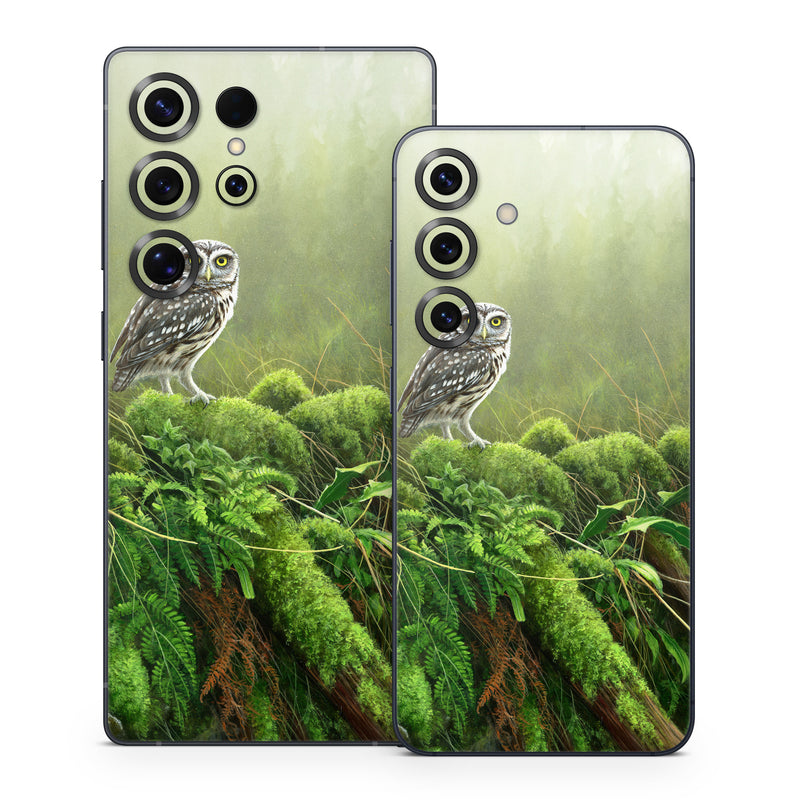 Samsung Galaxy S25 Series Skin design of Nature, Owl, Bird, Bird of prey, great grey owl, Adaptation, Terrestrial plant, Wildlife, Plant, Organism, with brown, gray, green, white colors
