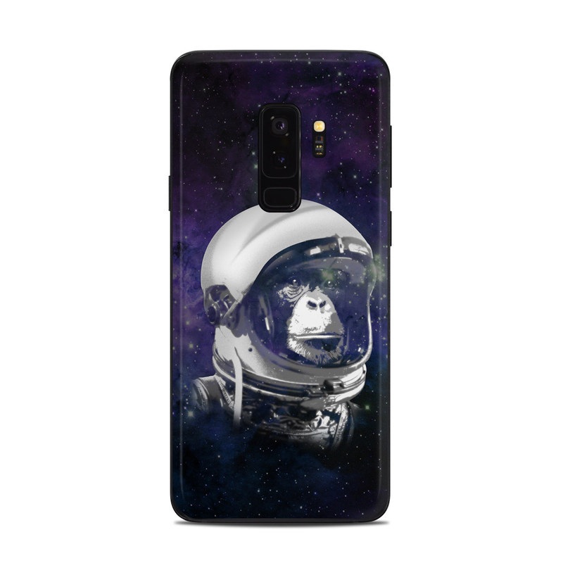 Samsung Galaxy S9 Plus Skin design of Helmet, Astronaut, Personal protective equipment, Illustration, Space, Outer space, Headgear, Fictional character, Sports gear, Football gear with black, gray, blue, white colors