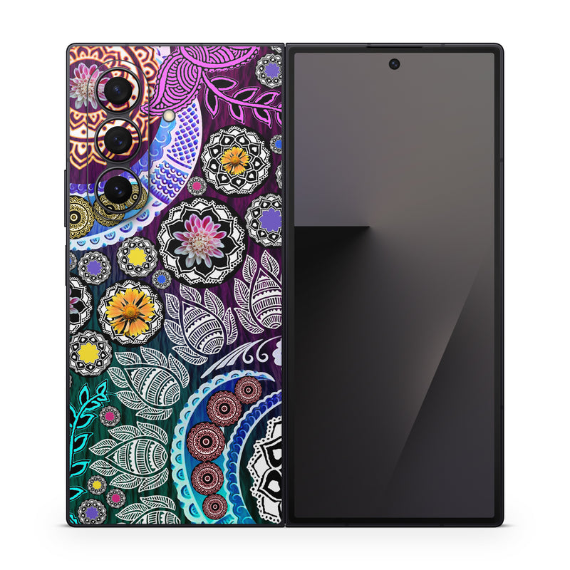 Samsung Galaxy Z Fold7 Skin design of Pattern, Psychedelic art, Art, Visual arts, Design, Floral design, Textile, Motif, Circle, Illustration, with black, gray, purple, blue, green, red colors