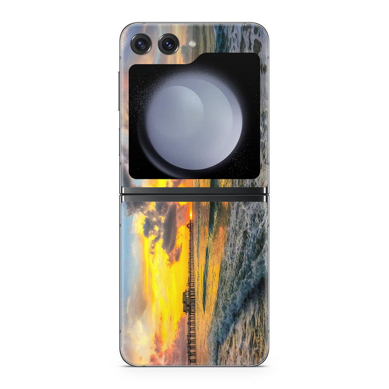 Samsung Galaxy Z Flip5 Skin design of Sky, Water, Cloud, Horizon, Body of water, Afterglow, Sunset, Dusk, Beach, Sea